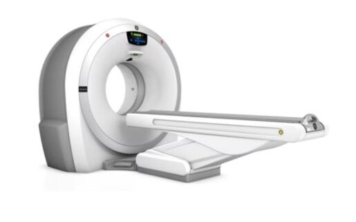 Equipamento de diagnóstico por imagem REMA GE Revolution ACT.